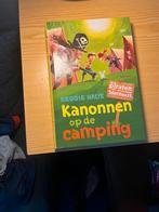 Piraten van hiernaast - Kanonnen op de camping, Ophalen of Verzenden, Zo goed als nieuw, Fictie algemeen