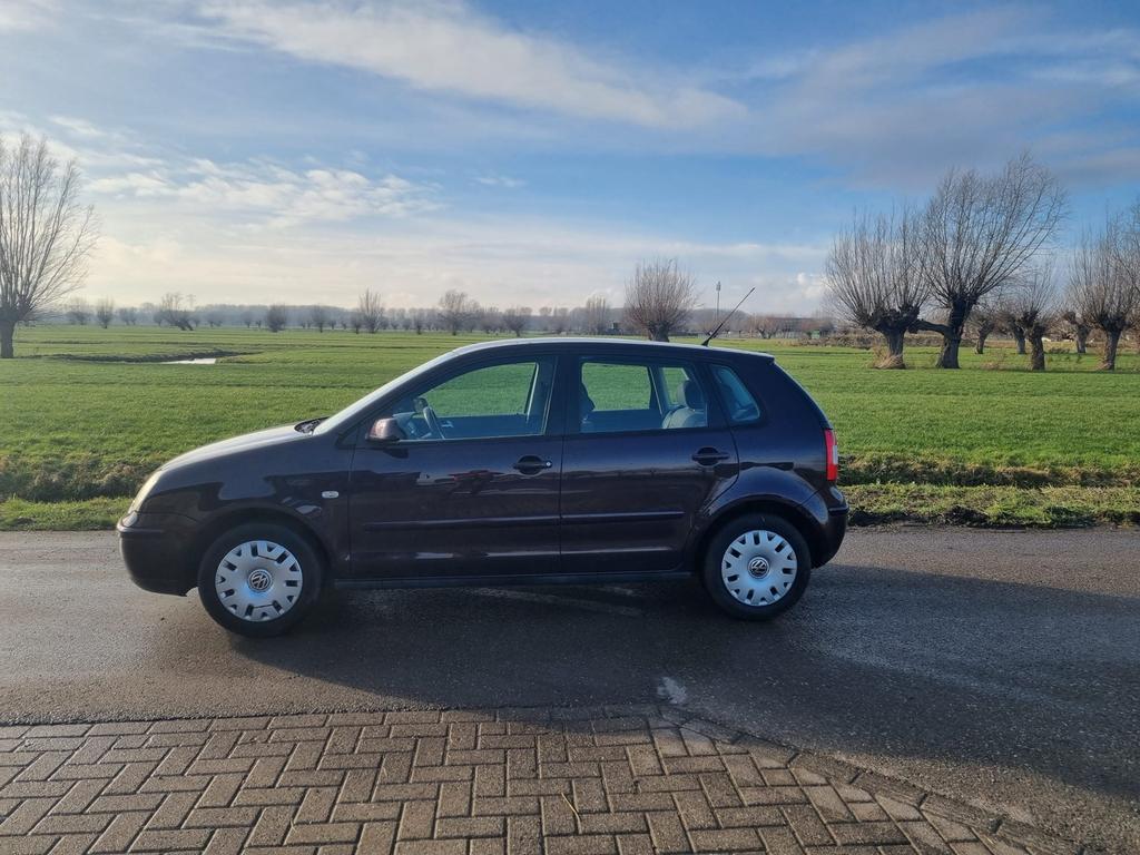 Volkswagen Polo 1.4 55KW 2004 paars, Auto's, Voorwielaandrijving, Airbags, 15 km/l, Origineel Nederlands