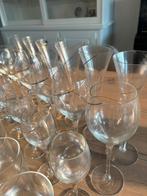 24 delig glazenset met gouden randje, Verzamelen, Glas en Borrelglaasjes, Ophalen of Verzenden, Zo goed als nieuw