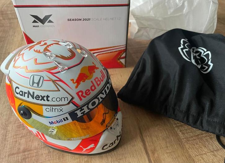Max Verstappen 1:2 Helm 2021 World Champion, Verzamelen, Automerken, Motoren en Formule 1, Nieuw, Formule 1, Ophalen of Verzenden