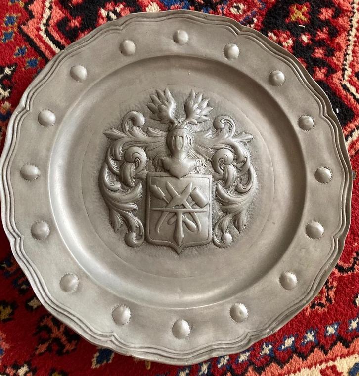Vintage tinnen decoratiebord met wapenschild afbeelding, Antiek en Kunst, Antiek | Tin, Ophalen of Verzenden