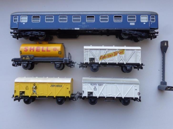 5 heel oude Märklin wagons + seinpaal, Hobby en Vrije tijd, Modeltreinen | H0, Zo goed als nieuw, Wagon, Wisselstroom, Märklin