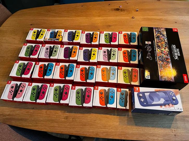 Nintendo Switch Joy-Con Dozen, Lite & Smash Bros Box, Spelcomputers en Games, Games | Nintendo Switch, Gebruikt, Overige genres