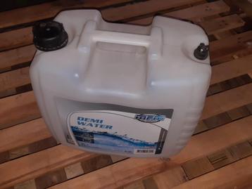 Stapelbare jerrycan 20 liter met ontluchting. DIN 61 beschikbaar voor biedingen