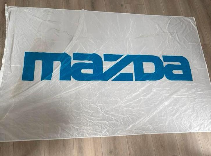2 mooie Mazda dealer vlaggen, Verzamelen, Merken en Reclamevoorwerpen, Zo goed als nieuw, Reclamebord, Ophalen of Verzenden