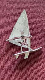 Te koop: zilveren hangertjes (surfer en bloemetje), Sieraden, Tassen en Uiterlijk, Ophalen of Verzenden, Zilver, Zilver