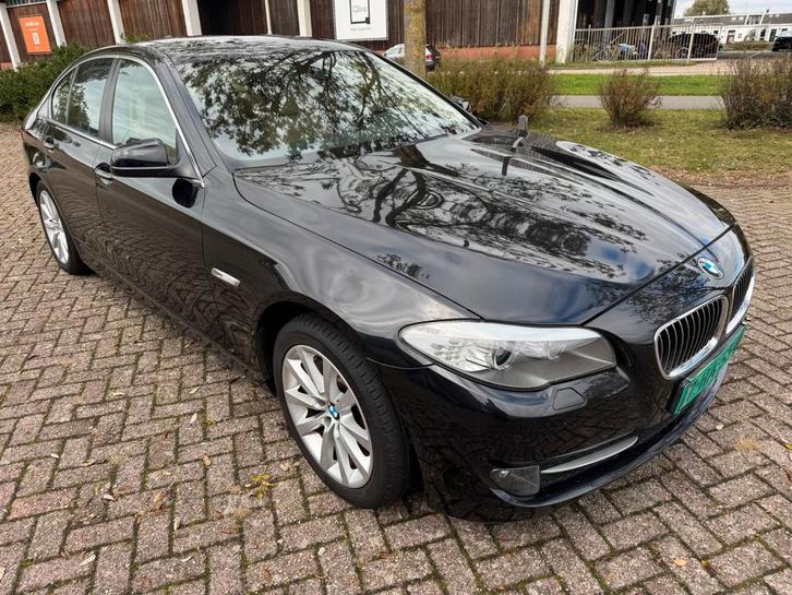 BMW 5-Serie 3.0 I 528 AUT 2011 Zwart, Auto's, BMW, Particulier, 5-Serie, ABS, Achteruitrijcamera, Adaptieve lichten, Adaptive Cruise Control