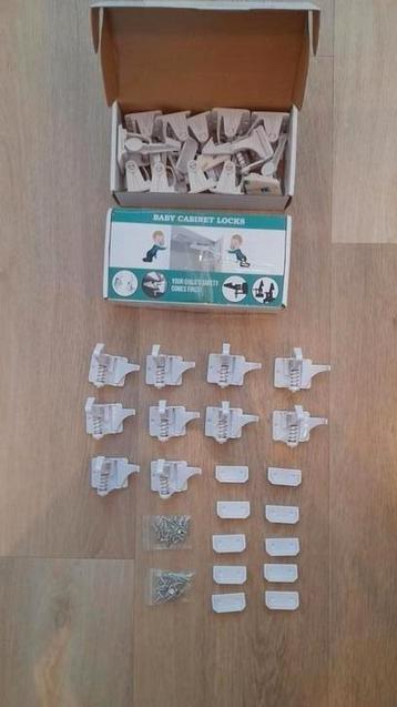 Baby / kinder beveiliging tbv kast of lades / 22 stuks beschikbaar voor biedingen
