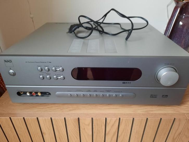 NAD T744 A/V Receiver inclusief JBL speakers, Audio, Tv en Foto, Versterkers en Receivers, Zo goed als nieuw, Overige systemen