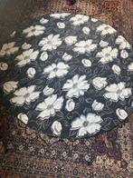 Tafelkleed retro grote bloemen vitrage voor 25 euro ophalen, Huis en Inrichting, Stoffering | Tapijten en Kleden, Rond, Wit, Ophalen of Verzenden