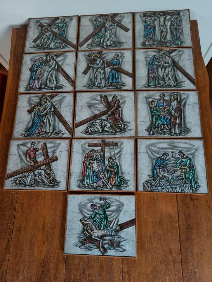 Kruisweg van Jezus in opaline weergegeven 13 van de 14, Antiek en Kunst, Antiek | Religie, Ophalen