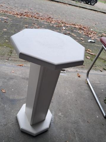 Zwaar planten zuil / pilaar incl opgemaakt pot evt verlicht beschikbaar voor biedingen