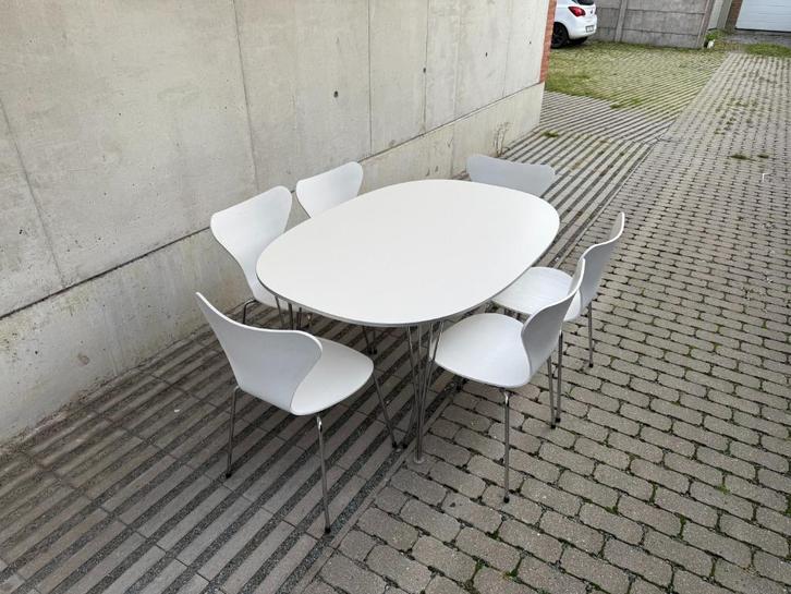 Fritz Hansen Super Elliptical + 6x Series 7 Vlinderstoelen, Huis en Inrichting, Stoelen, Zo goed als nieuw, Vijf, Zes of meer stoelen