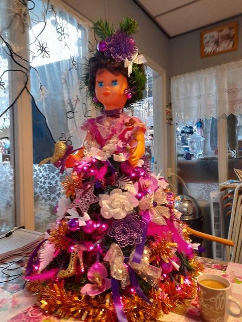 Mooie kerst pop geheel compleet met verlichting, Diversen, Kerst, Zo goed als nieuw, Ophalen of Verzenden