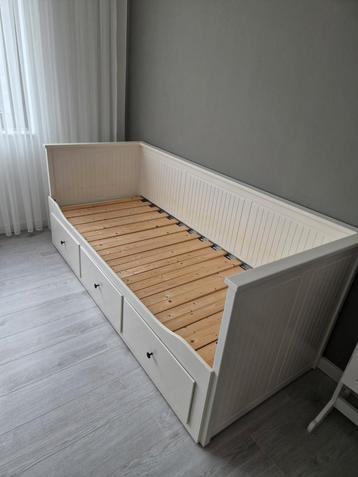 Ikea hennes bed