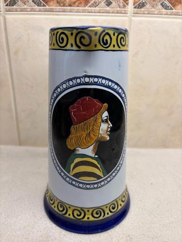 Italiaanse Majolica Wine Pitcher beschikbaar voor biedingen