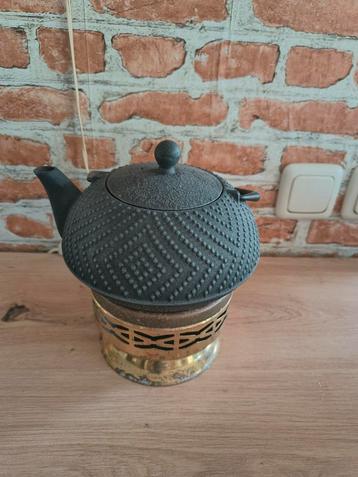 Gietijzeren Theepot met Zeefinzet beschikbaar voor biedingen