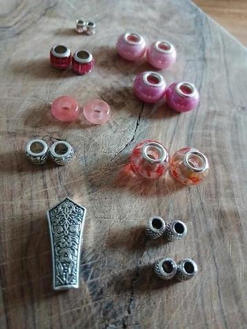 Dreadlock kralen-set roze met oa. 2 rozekwarts kralen beschikbaar voor biedingen