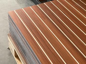 MARITIEM-TEAK  Plaatmateriaal voor bootvloer, wand en kast. beschikbaar voor biedingen