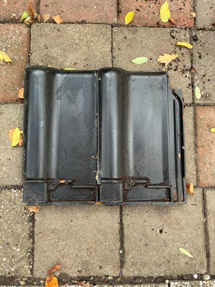 Koramic Alega 10 Dakpannen - Zwart Verglaasd - 180+ stuks, Doe-het-zelf en Verbouw, Dakpannen en Dakbedekking, Gebruikt, Dakpannen