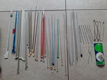 Diverse breinaalden, haaknaalden en extra's  beschikbaar voor biedingen