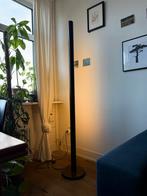 Bruine Vloerlamp met Stripverlichting, Huis en Inrichting, Lampen | Vloerlampen, Ophalen, Zo goed als nieuw, Hout, 150 tot 200 cm