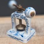 Antieke Porseleinen Notenkraker Zwiebelmuster, Ophalen of Verzenden