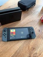 Nintendo Switch + Mario Opbergdoosje, Spelcomputers en Games, Spelcomputers | Nintendo Switch, Ophalen, Gebruikt, Met 1 controller