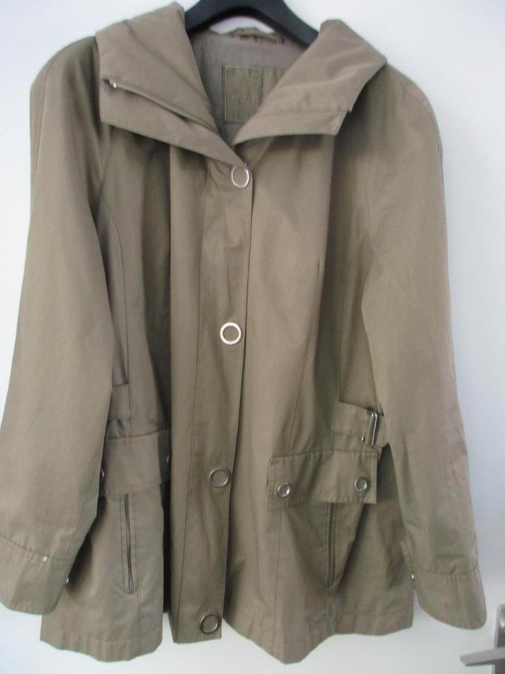 kakikleur tussenjas Isabell maat 44-46, Kleding | Dames, Jassen | Winter, Maat 42/44 (L), Ophalen of Verzenden