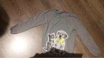 Grijze longsleeve met kat en hond in maat 128/134