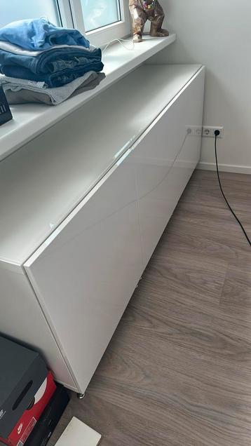 Besta opberger kast met deuren hoogglans wit