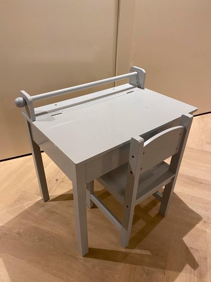 Leuke knutseltafel met stoel, Kinderen en Baby's, Kinderkamer | Tafels en Stoelen, Gebruikt, Tafel(s) en Stoel(en), Ophalen