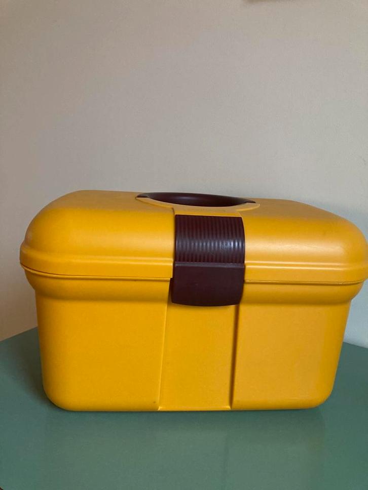 Vintage | Curver Unibox Classic - okergeel, Hobby en Vrije tijd, Naaien en Fournituren, Zo goed als nieuw, Ophalen of Verzenden