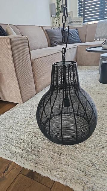 Zwarte metalen hanglamp met ketting
