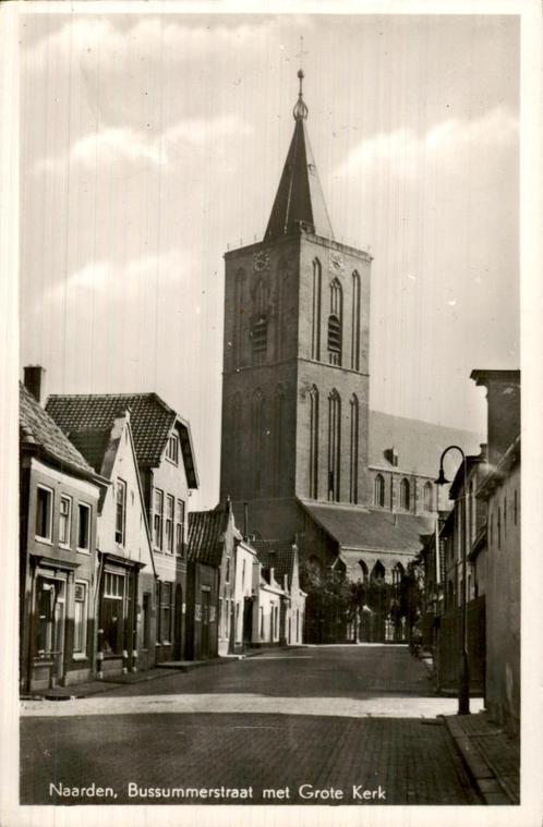 Bussummerstraat met Grote Kerk, Naarden, Verzamelen, Ansichtkaarten | Nederland, Gelopen, Noord-Holland, Voor 1920, Ophalen of Verzenden