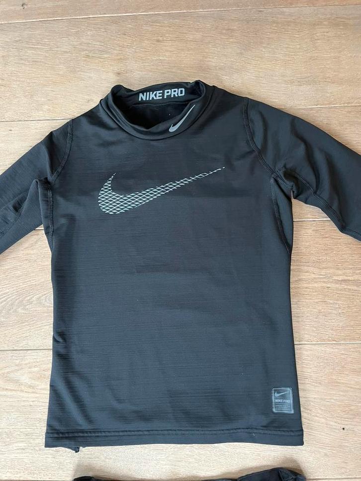 Nike Pro shirt thermo, extra warm maat 12, Kinderen en Baby's, Kinderkleding | Maat 152, Zo goed als nieuw, Jongen of Meisje, Ophalen of Verzenden