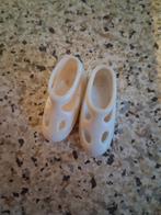 Fleur /Sindy Barbie schoentjes wit jaren 80, Verzamelen, Poppen, Ophalen of Verzenden, Zo goed als nieuw, Kleertjes