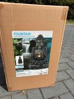 Buddha Fontein met LED verlichting – Nieuw in doos – €75, Tuin en Terras, Waterpartijen en Fonteinen, Ophalen of Verzenden, Zo goed als nieuw