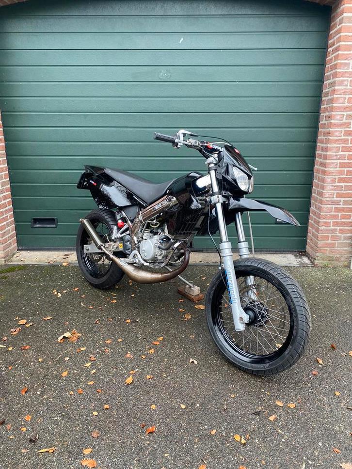 Derbi Senda SM 50 DRD Black Edition, Fietsen en Brommers, Brommers | Derbi, Gebruikt, Ophalen