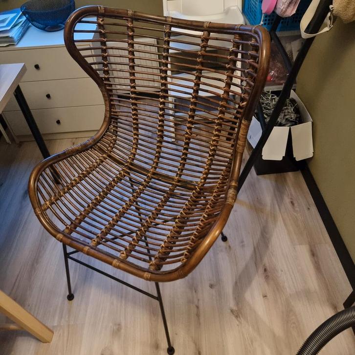 Stevige rieten stoel perfect voor woonkamer of wiegstoel, Huis en Inrichting, Stoelen, Zo goed als nieuw, Eén, Riet of Rotan, Bruin