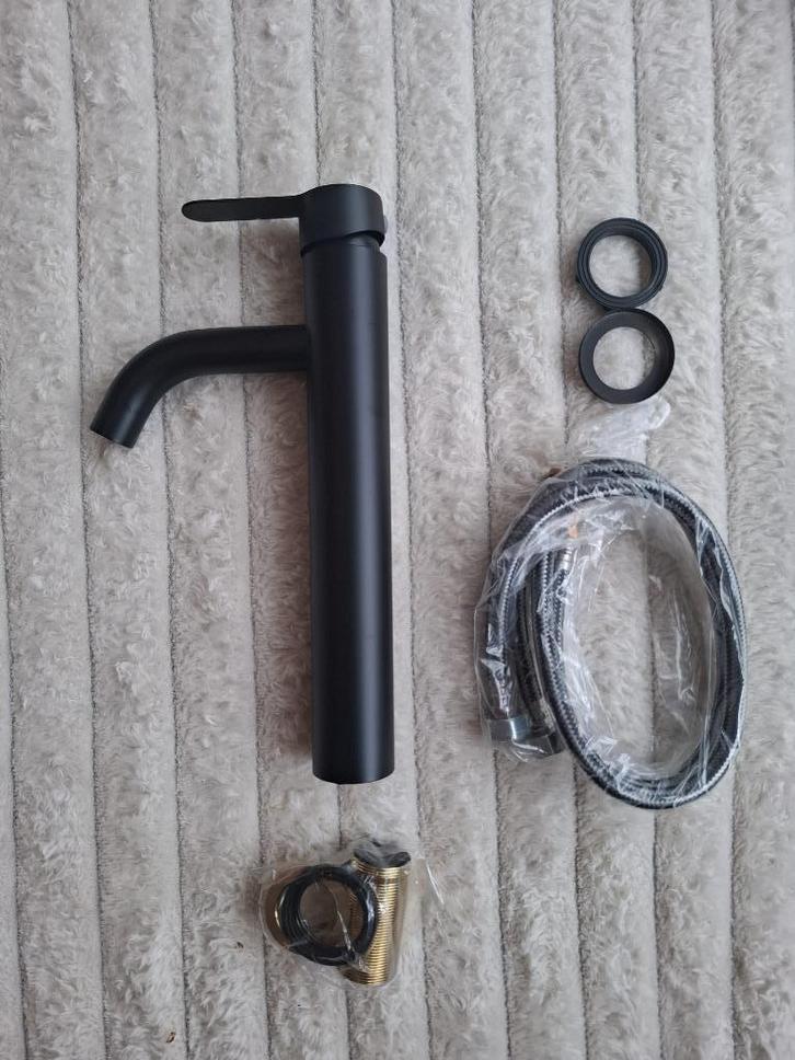 Gloednieuwe hoge kraan wastafel of keuken GOUD EN ZWART RVS, Doe-het-zelf en Verbouw, Sanitair, Nieuw, Kraan, Rvs, Ophalen of Verzenden