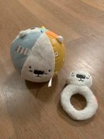 Ball en zachte witte kat baby speelgoed rammelaar, Hema, Ophalen of Verzenden, Gebruikt, Rammelaar