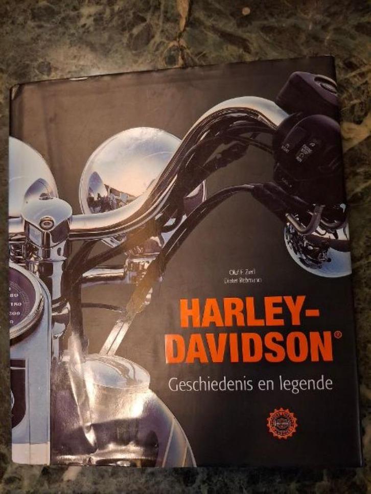 Harley Davidson Boek  Geschiedenis en legende., Boeken, Motoren, Zo goed als nieuw, Ophalen of Verzenden
