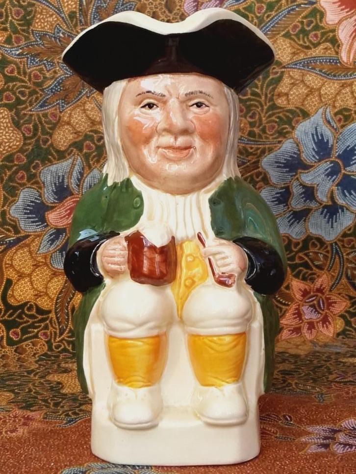 Mooie oude Toby jug uit Engeland van Tony Wood 17,8 cm., Antiek en Kunst, Antiek | Porselein, Ophalen of Verzenden