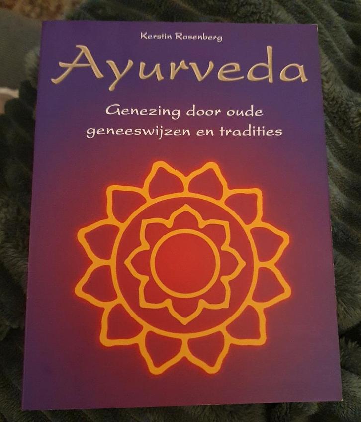 Kris Rosenberg - Ayurveda genezing door oude geneeswijzen en, Boeken, Esoterie en Spiritualiteit, Zo goed als nieuw, Achtergrond en Informatie