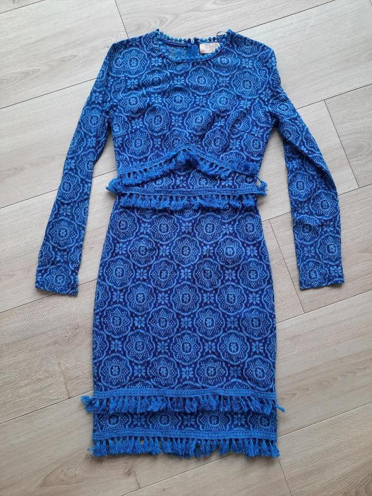 Blauw jurkje Love Triangle maat 8, Kleding | Dames, Jurken, Zo goed als nieuw, Maat 38/40 (M), Blauw, Boven de knie, Ophalen of Verzenden