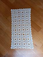 Vintage gehaakt tafel- of kastlopertje., Huis en Inrichting, Ophalen of Verzenden, Zo goed als nieuw, Rechthoek, Binnen