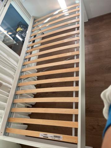 IKEA bedframe wit met lattenbodem - afbeelding 1