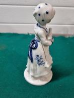 -	Beeld porselein meisje met eend, Ophalen of Verzenden