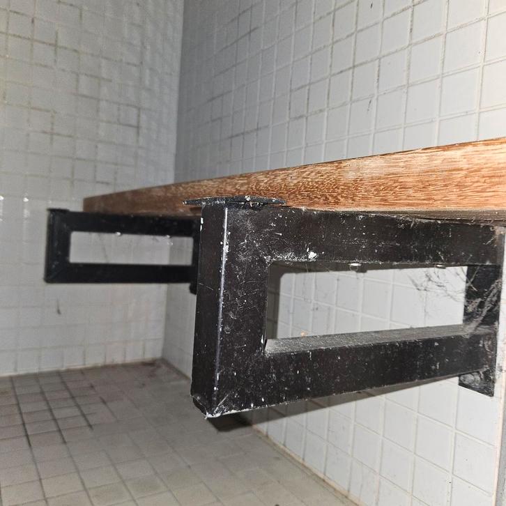 Oude gymzaal banken en kapstokken, Huis en Inrichting, Woonaccessoires | Kapstokken, Gebruikt, Wandkapstok, Minder dan 100 cm